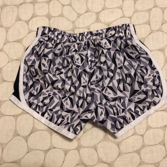 Nike boys gray and black shorts - Picture 6 of 7